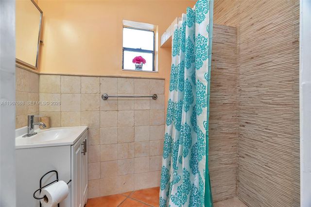 322 Harding Street B202, Hollywood, FL 33019