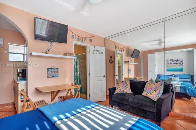 322 Harding Street B202, Hollywood, FL 33019