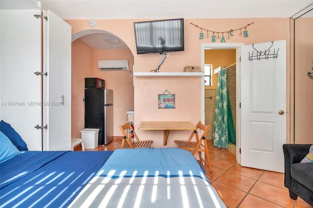 322 Harding Street B202, Hollywood, FL 33019