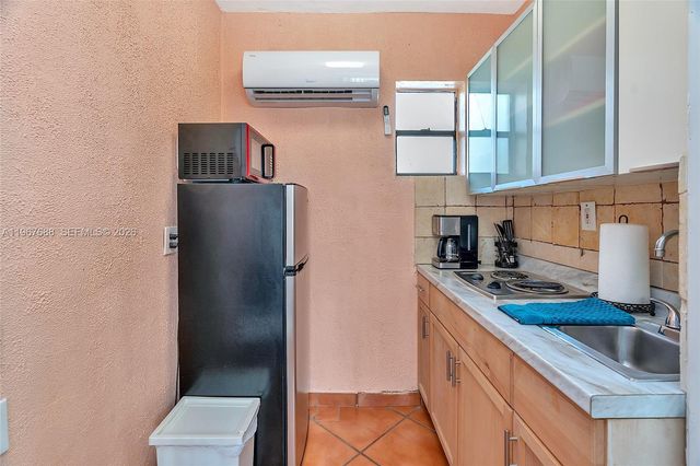 322 Harding Street B202, Hollywood, FL 33019