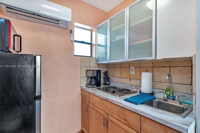 322 Harding Street B202, Hollywood, FL 33019