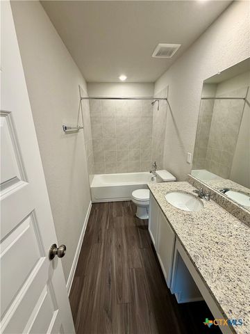 1208 Sweden, Seguin, TX 78155