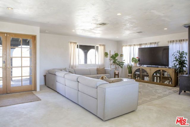 365 Rainbow Drive, Yucca Valley, CA 92284