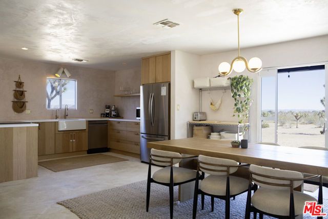 365 Rainbow Drive, Yucca Valley, CA 92284