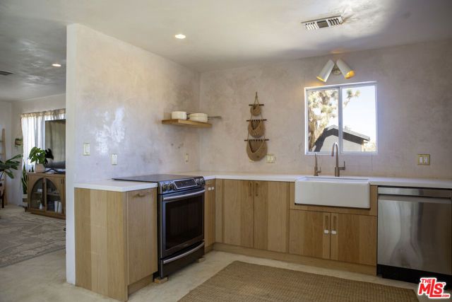 365 Rainbow Drive, Yucca Valley, CA 92284