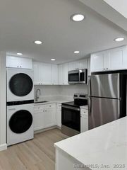 38b putnam Green L, Greenwich, CT 06830