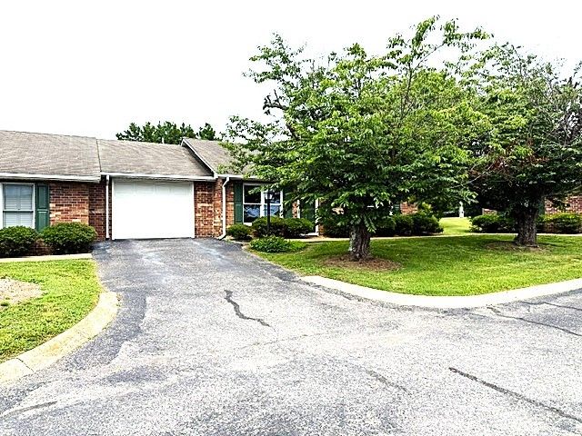 1130 Horse Mountain Rd Apt B, Shelbyville, TN 37160