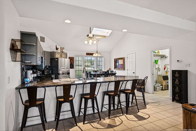 1032 SUMMIT RD, Lakehills, TX 78063