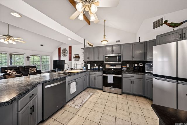 1032 SUMMIT RD, Lakehills, TX 78063