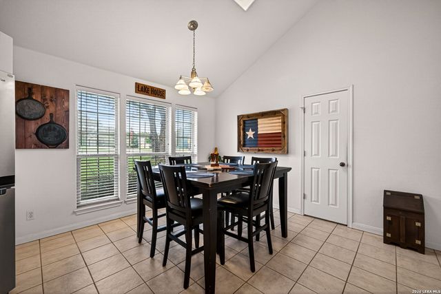 1032 SUMMIT RD, Lakehills, TX 78063