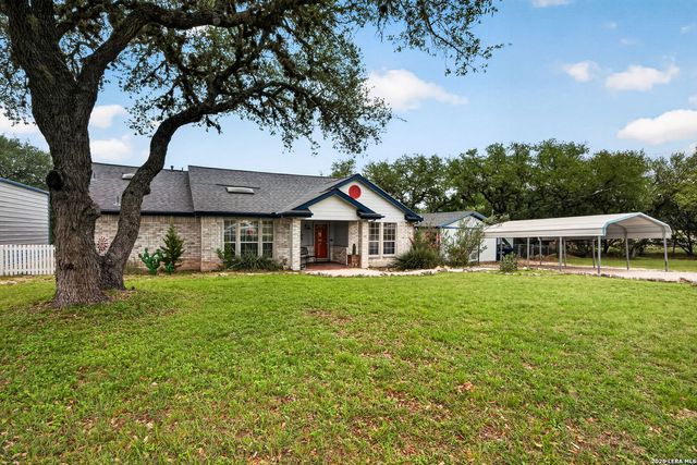 1032 SUMMIT RD, Lakehills, TX 78063
