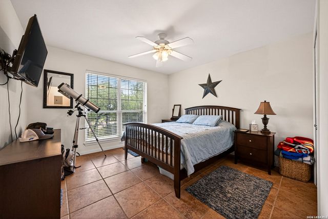 1032 SUMMIT RD, Lakehills, TX 78063