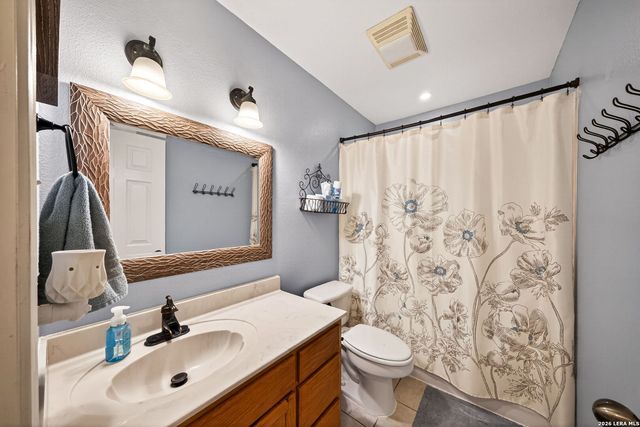 1032 SUMMIT RD, Lakehills, TX 78063