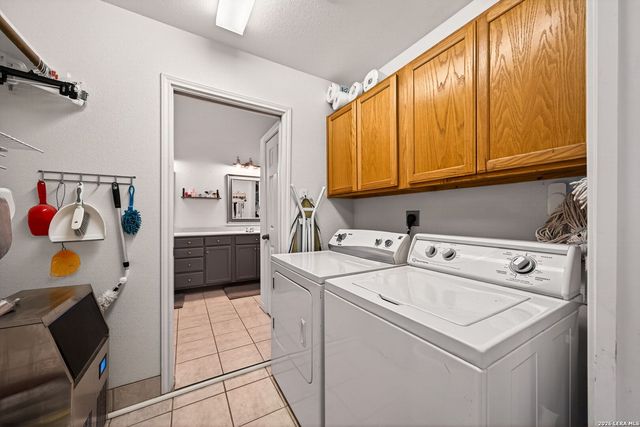 1032 SUMMIT RD, Lakehills, TX 78063