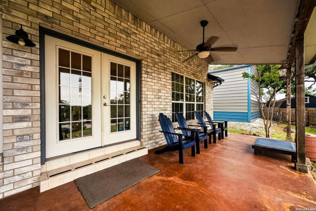 1032 SUMMIT RD, Lakehills, TX 78063