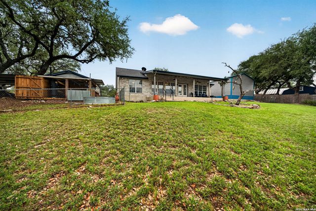 1032 SUMMIT RD, Lakehills, TX 78063
