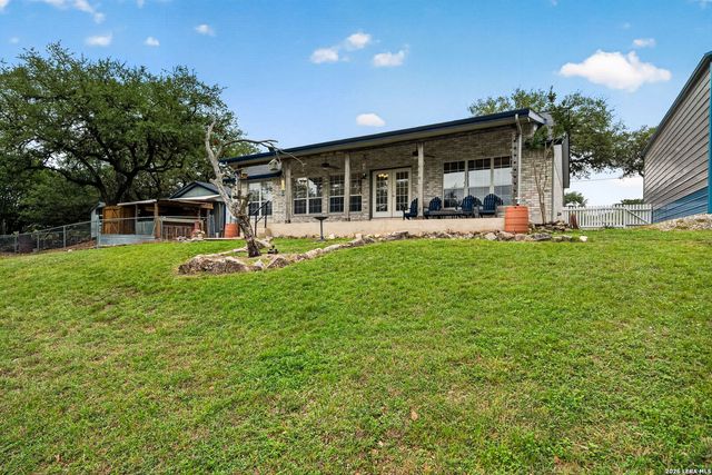 1032 SUMMIT RD, Lakehills, TX 78063