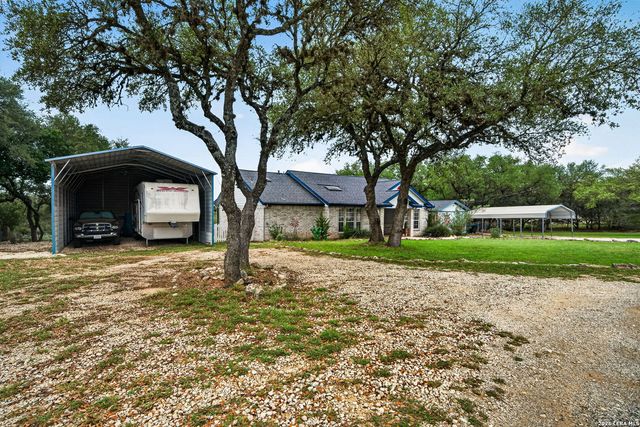 1032 SUMMIT RD, Lakehills, TX 78063