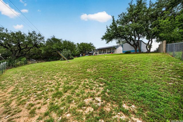 1032 SUMMIT RD, Lakehills, TX 78063