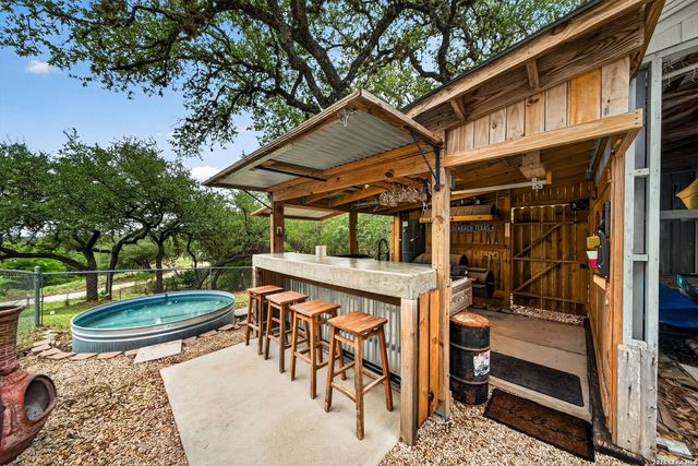 1032 SUMMIT RD, Lakehills, TX 78063