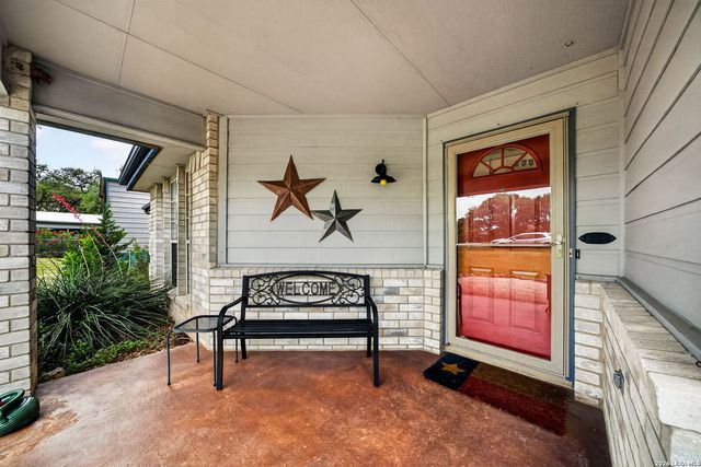 1032 SUMMIT RD, Lakehills, TX 78063