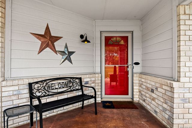 1032 SUMMIT RD, Lakehills, TX 78063