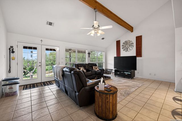 1032 SUMMIT RD, Lakehills, TX 78063