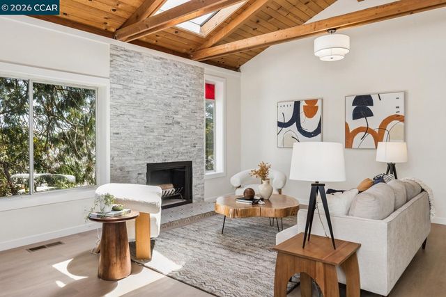 16 Ruth Court, Lafayette, CA 94549
