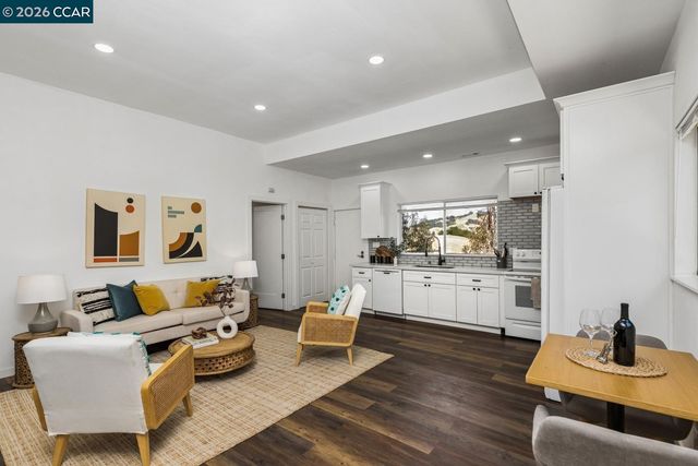 16 Ruth Court, Lafayette, CA 94549