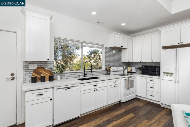 16 Ruth Court, Lafayette, CA 94549