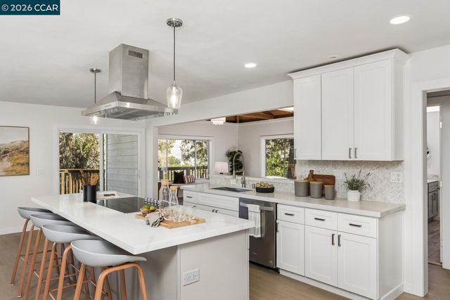 16 Ruth Court, Lafayette, CA 94549