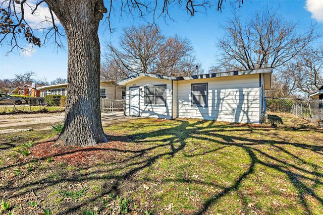 4613 Crenshaw Avenue, Fort Worth, TX 76105