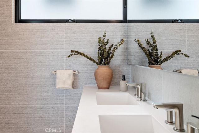 228 Moonstone, Manhattan Beach, CA 90266