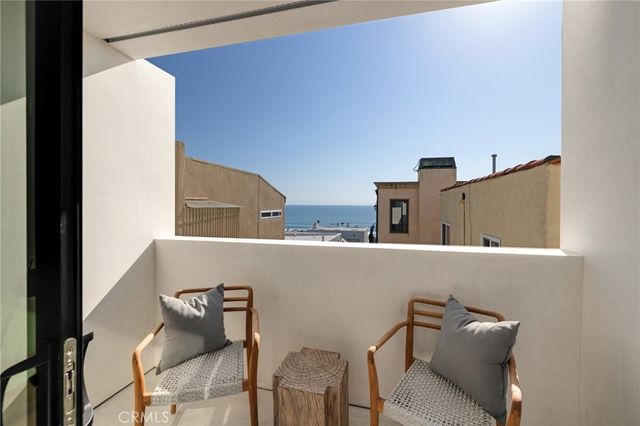 228 Moonstone, Manhattan Beach, CA 90266