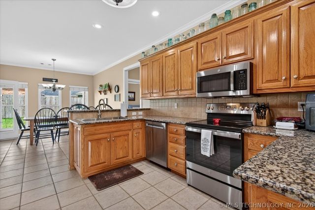5637 Chickering Court, Bartlesville, OK 74006