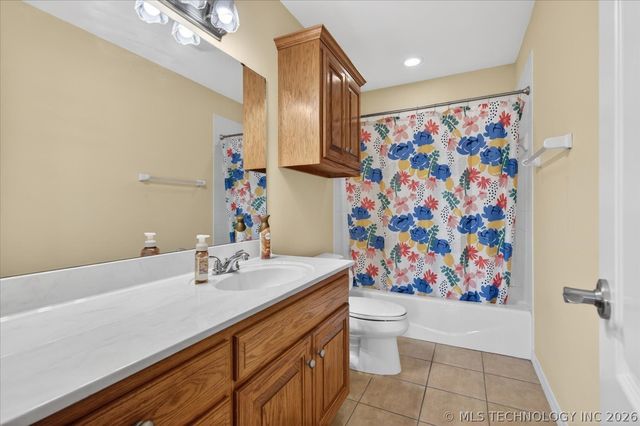 5637 Chickering Court, Bartlesville, OK 74006