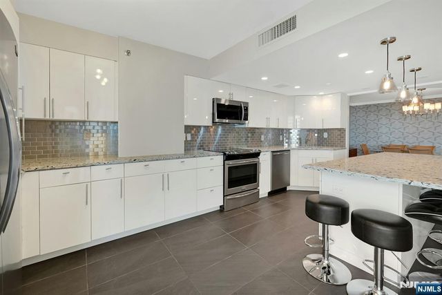 245 Prospect Avenue 12B, Hackensack, NJ 07601