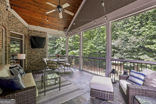 963 Garner Creek Drive SW, Lilburn, GA 30047