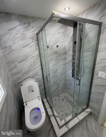 1404 ROANOKE RD, Camden, NJ 08104