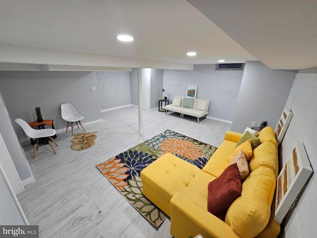 1404 ROANOKE RD, Camden, NJ 08104