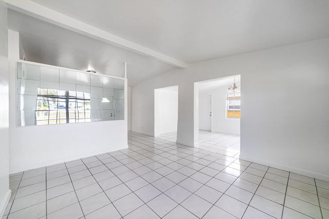 5652 S Rue Road, West Palm Beach, FL 33415