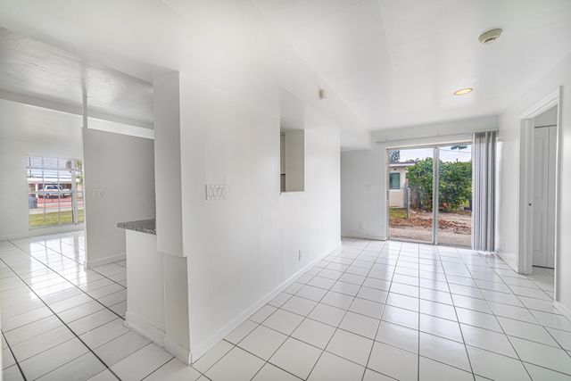 5652 S Rue Road, West Palm Beach, FL 33415