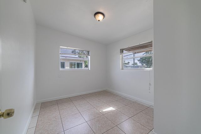 5652 S Rue Road, West Palm Beach, FL 33415