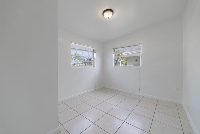 5652 S Rue Road, West Palm Beach, FL 33415