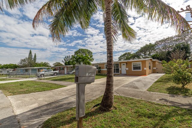 5652 S Rue Road, West Palm Beach, FL 33415