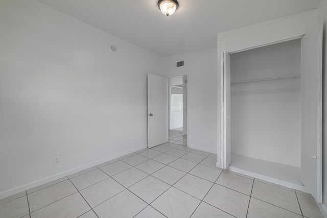 5652 S Rue Road, West Palm Beach, FL 33415