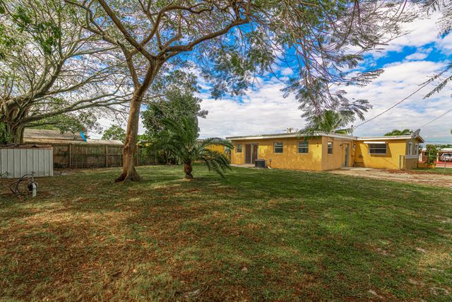 5652 S Rue Road, West Palm Beach, FL 33415