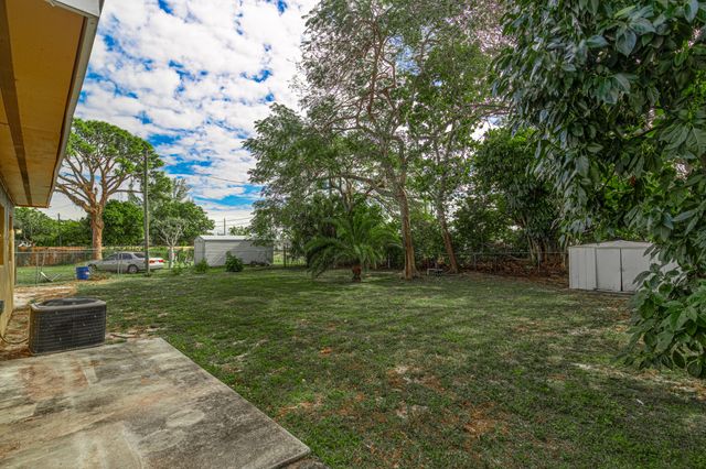 5652 S Rue Road, West Palm Beach, FL 33415