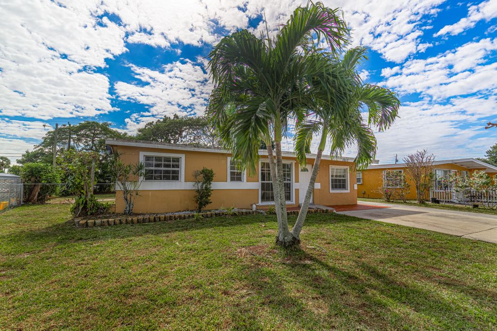 5652 S Rue Road, West Palm Beach, FL 33415