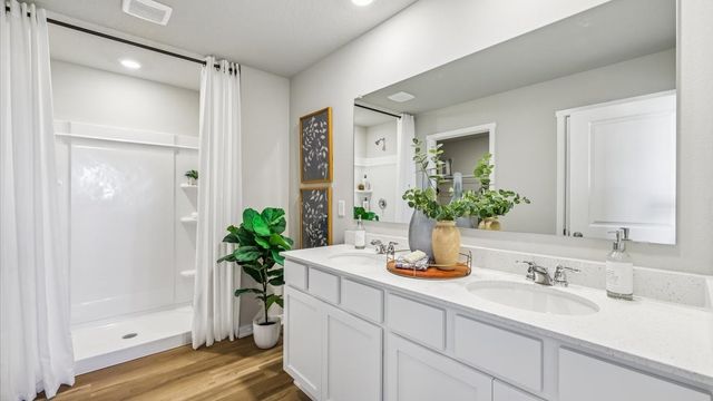 406 Kingfisher Drive, Norwalk, IA 50211